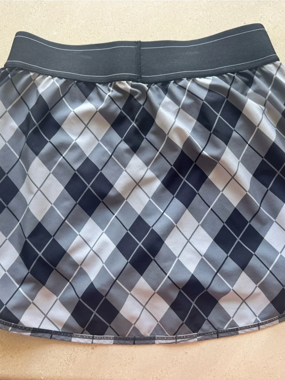ALO Yoga Women's Argyle Pattern Skirted Leggings - Black & Gray